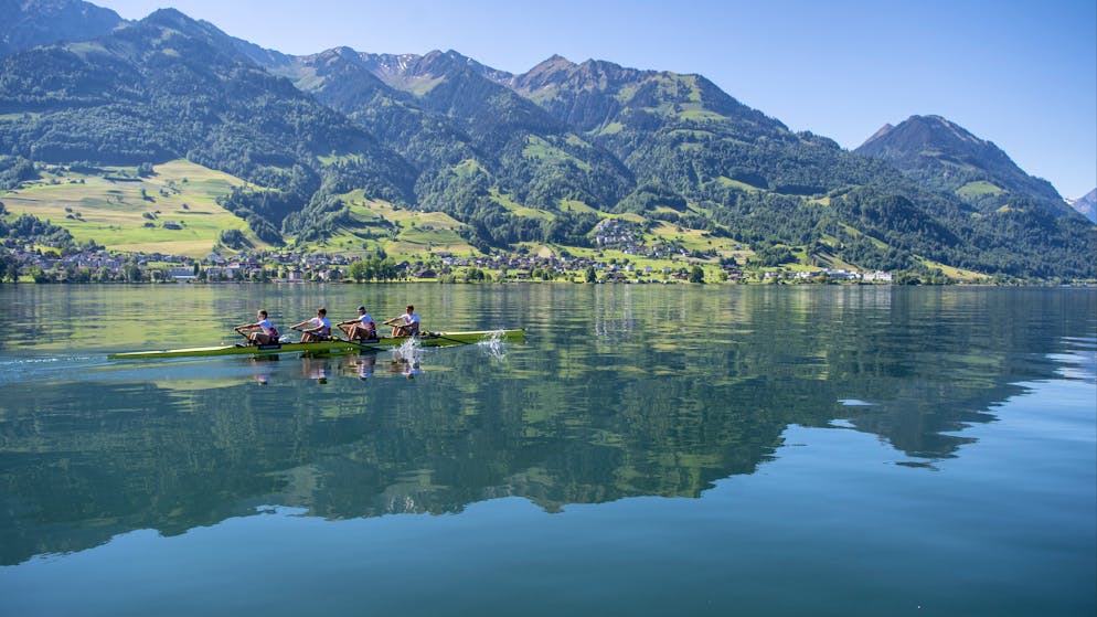 Nachdem die Suchaktion in der Nacht abgebrochen werden musste, haben Taucher der Luzerner Polizei am Freitagmittag den vermissten Mann geortet und in der Folge geborgen. Es konnte nur noch der Tod festgestellt werden.