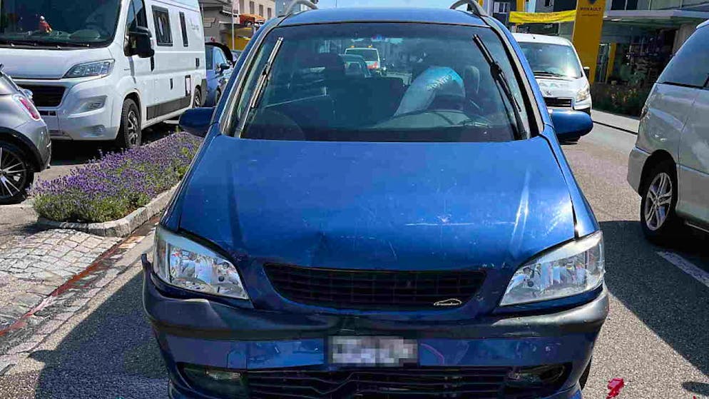 Zwei Frauen und ein Kind sind beim Auffahrunfall leicht verletzt worden.