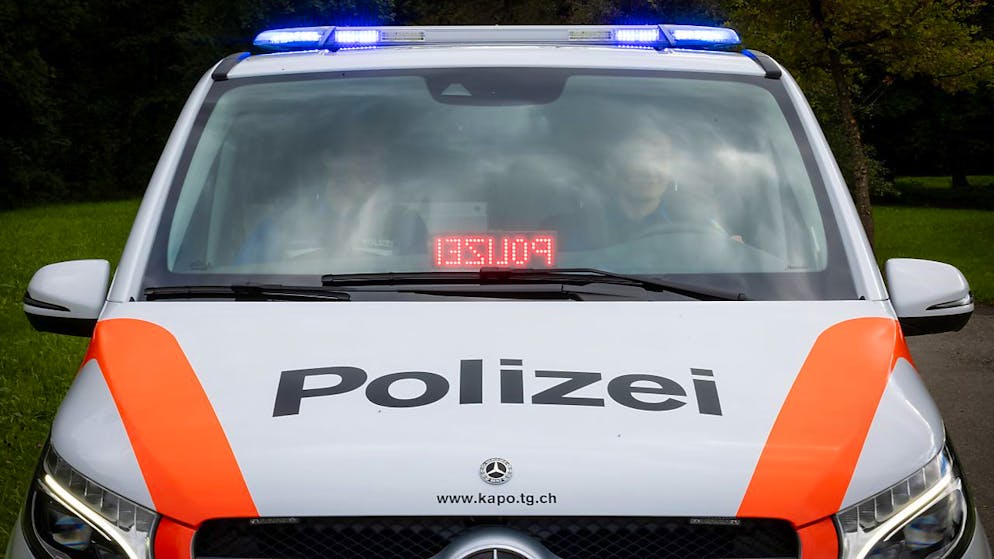 Die Thurgauer Kantonspolizei sucht nach einem Unbekannten, der in Romanshorn TG einen 53-jährigen Mann angegriffen und verletzt hat. (Archivbild)