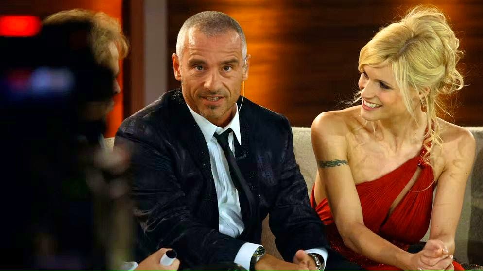 La famiglia allargata si riunisce. Michelle Hunziker ed Eros Ramazzotti in vacanza insieme