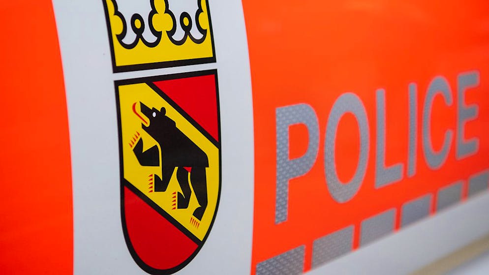 Die Berner Kantonspolizei musste am Samstag nach Röthenbach im Emmental ausrücken, wo es zu einer Kollision eines Autos mit einem Motorradfahrer gekommen war. (Archivbild)