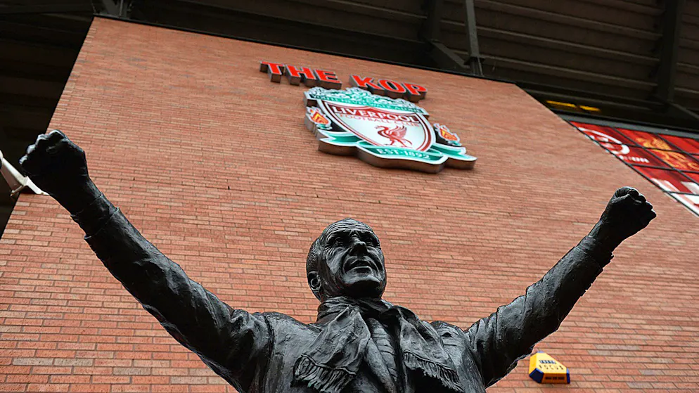 Bill Shankly grüsst die Liverpool-Fans noch heute vor dem Eingang zum legendären Kop.