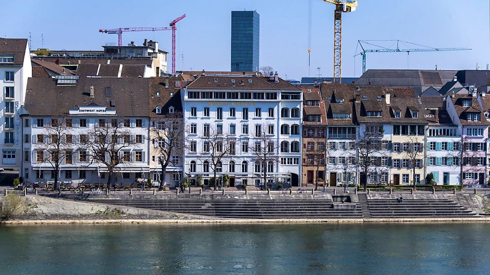 Die Basler Jugendlichen halten sich am liebsten am Rheinufer auf.