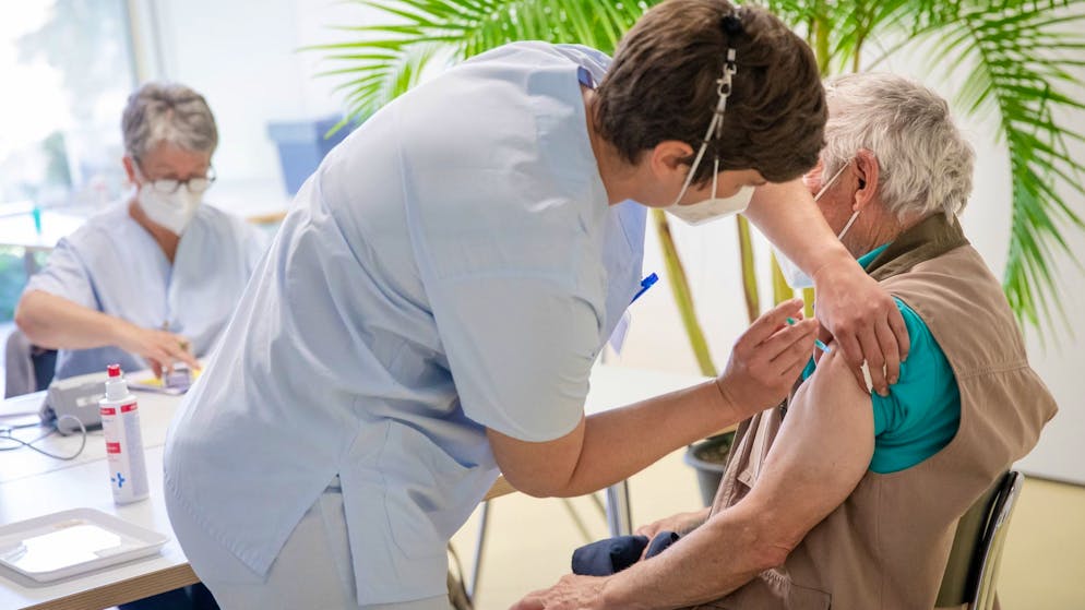 Früher als in der Schweiz. EU setzt auf zweiten Corona-Booster für über 60-Jährige
