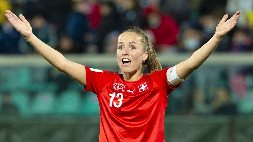 Switzerland's midfielder Lia Waelti reacts, during the FIFA Women's World Cup 2023 qualifying round group G soccer match between the national soccer teams of Italy and Switzerland, at the Renzo Barbera stadium, in Palermo, Italy, Friday, November 26, 2021. (KEYSTONE/Salvatore Di Nolfi)