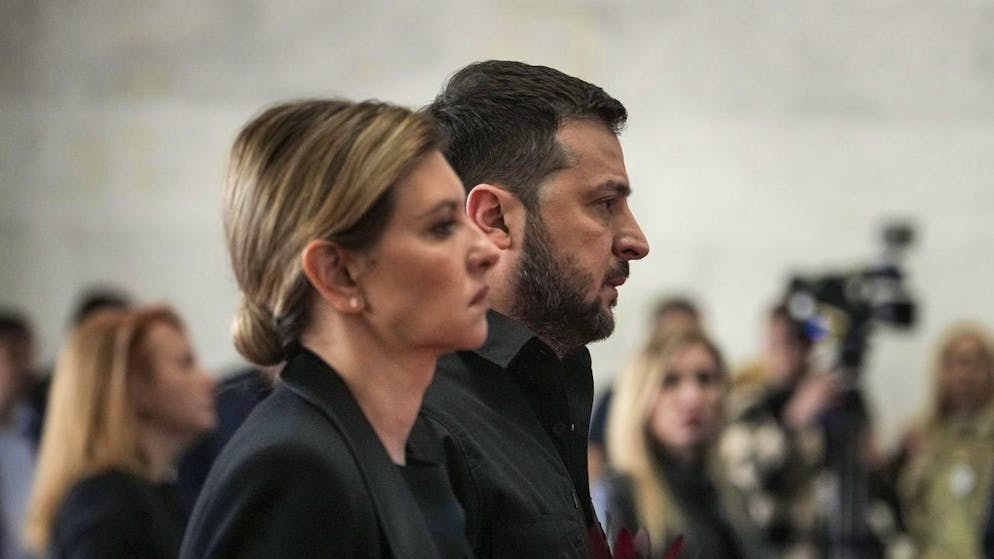 Olena Selenska und Wolodymyr Selenskyj an der Abdankung von Leonid Krawtschuk, dem ersten Präsidenten der unabhängigen Ukraine am 17. Mai 2022. 