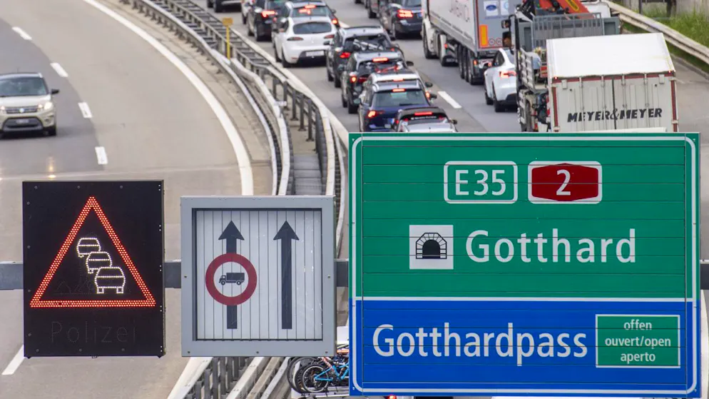 Stau vor dem Gotthard-Strassentunnel. (Archivbild)
