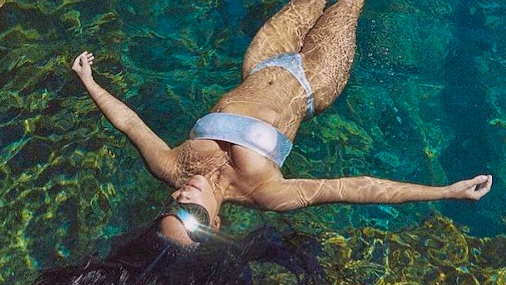 Sommergrüsse der Stars. Wo Kim Kardashian gestrandet ist