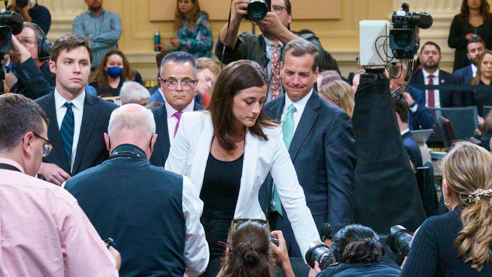 Mitarbeiterin entlarvt Trump. «Die Leute mit Waffen sind nicht hier, um mich zu verletzen»