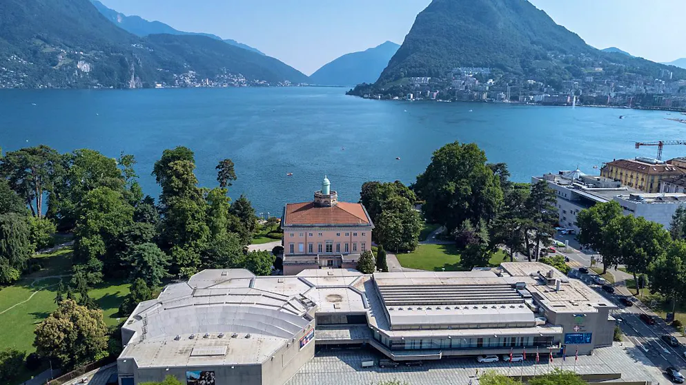 Hier, im Palazzo dei Congressi mit der Villa Ciani, findet am Montag und Dienstag die Ukraine-Wiederaufbaukonferenz statt. (Aufnahme vom 21. Juni 2022)