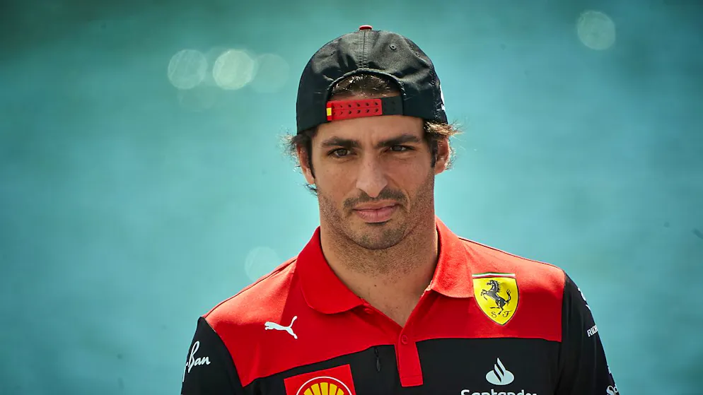Carlos Sainz lancierte sein 150. Grand-Prix-Wochenende mit der Bestzeit ideal