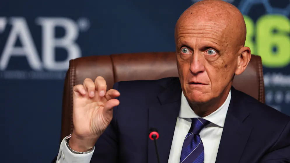 FIFA-Schiedsrichterchef Pierluigi Collina setzt auf technologische Hilfe.