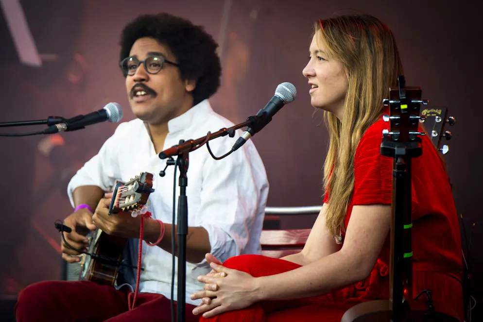 Heute Abend tritt Dino Brandão am Montreux Jazz Festival auf. Das Bild zeigt ihn bei seinem Auftritt vor einem Jahr zusammen mit Sophie Hunger.