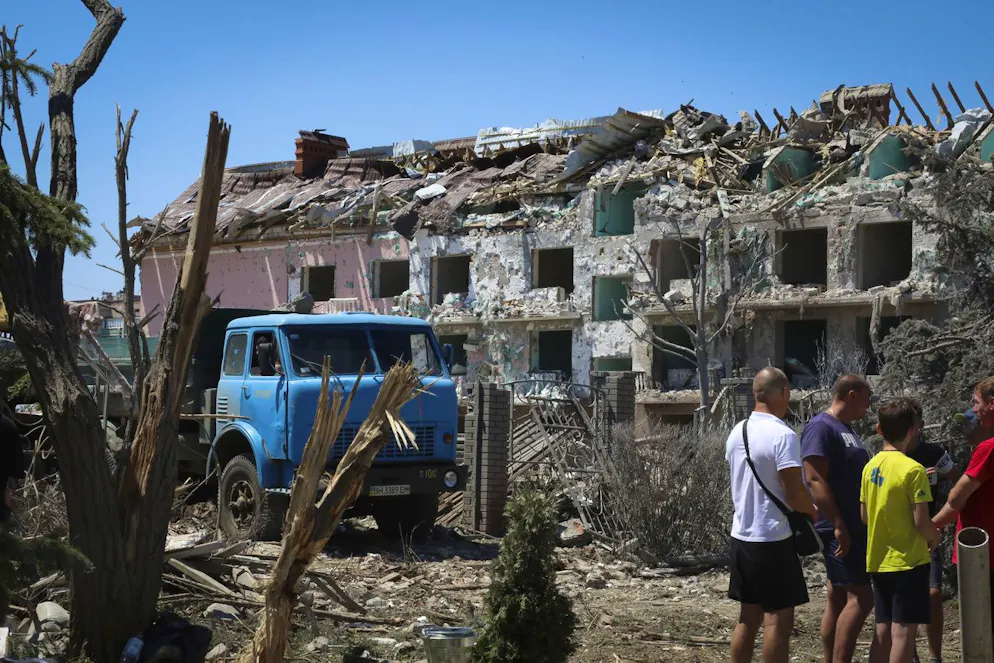 Zerstörtes Wohnhaus in Serhijiwka in der Oblast Odessa am 1. Juli 2022, nachdem es offenbar von russischen Raketen getroffen worden war. 