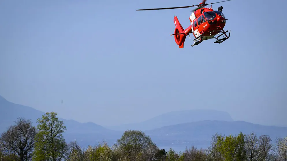 Die beim Unfall auf der Sustenpassstrasse schwer verletzte Frau wurde mit einem Helikopter ins Spital gebracht. (Archivbild)