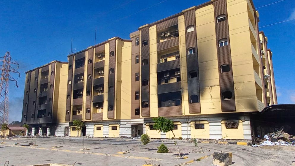 Hunderte von Demonstranten zogen am Freitag durch die Strassen der Hauptstadt Tripolis und anderer libyscher Städte. Viele von ihnen griffen Regierungsgebäude an und setzten sie in Brand. 