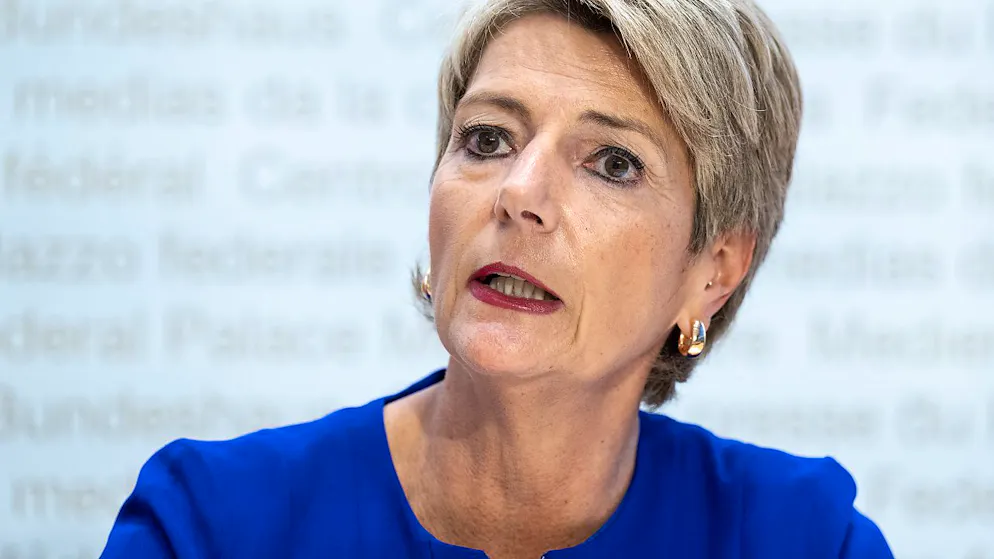 Laut Bundesrätin Karin Keller Sutter nehmen die Gesuche von Ukrainerinnen und Ukrainer für den Schutzstatus S derzeit ab. Das könne sich aber rasch ändern. (Archivbild)