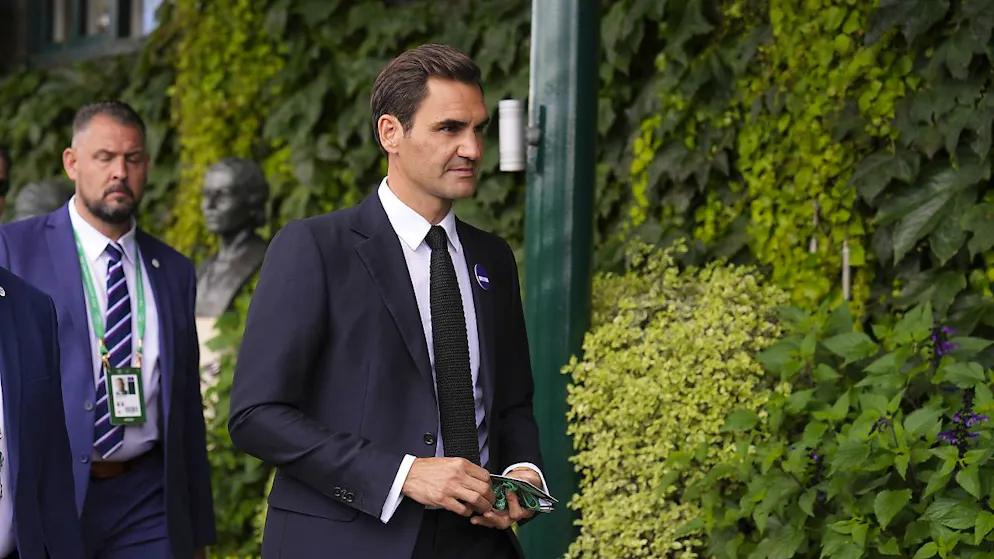 Standing Ovation für Federer in Wimbledon - Gallery. Elegant im dunklen Anzug: Roger Federer