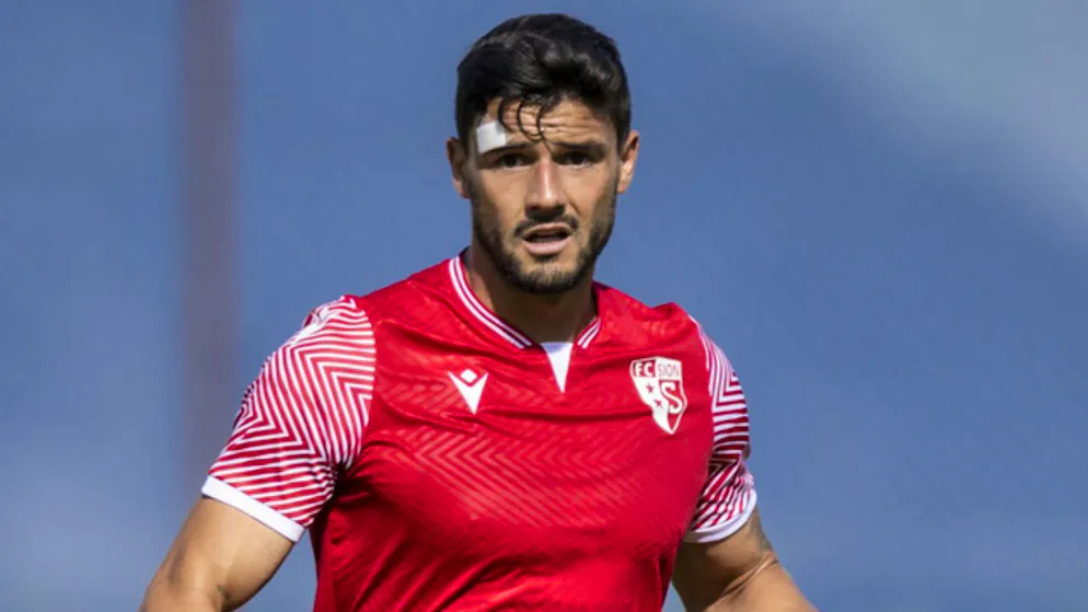 Loris Benito wird in der kommenden Saison wieder im YB-Dress auflaufen.