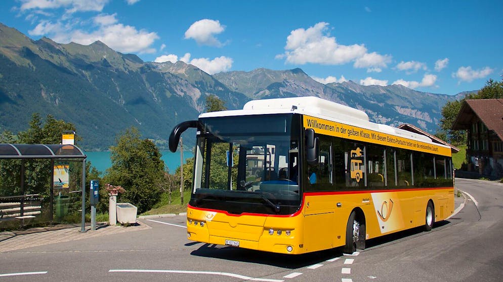 Nell'immagine simbolica un autopostale elettrico in funzione a Interlaken (BE),