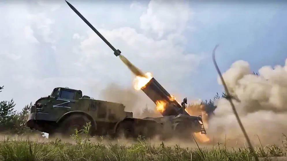 Russischer Raketenwerfer Ende Juni an einem unbekannten Ort in der Ukraine. (Archiv)