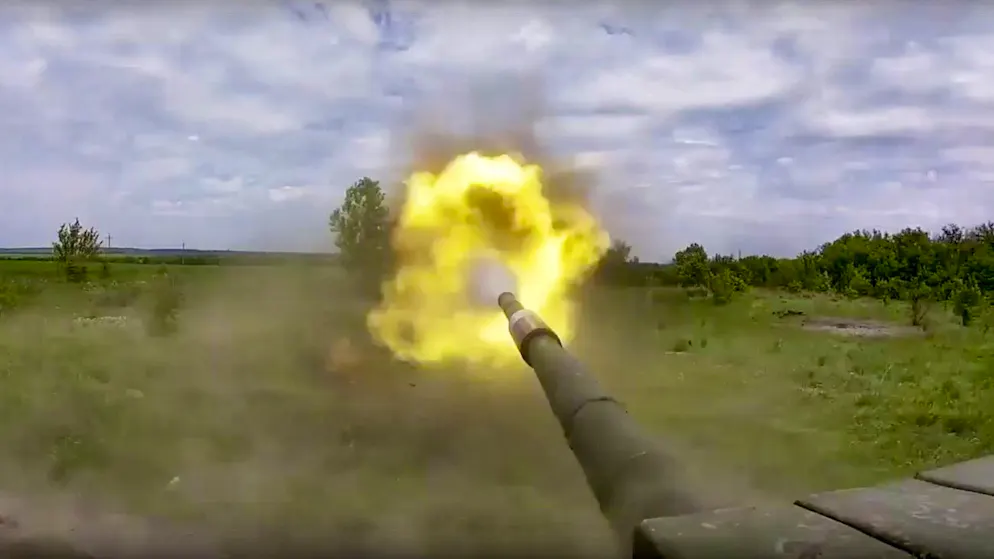 Ein russischer Panzer an einem unbekannten Ort in der Ukraine. 