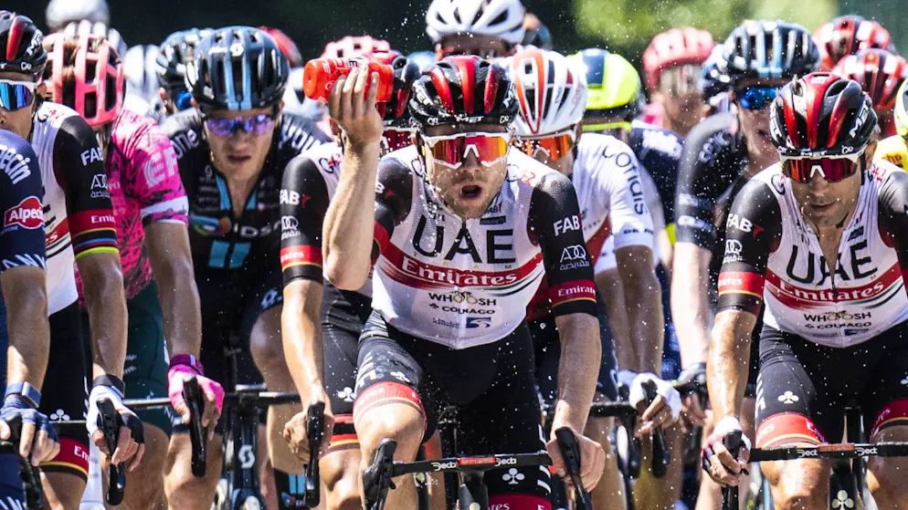 Marc Hirschi (Mitte) ist an der diesjährigen Tour de France fast ausschliesslich als Helfer von UAE-Teamcaptain Tadej Pogacar gefordert