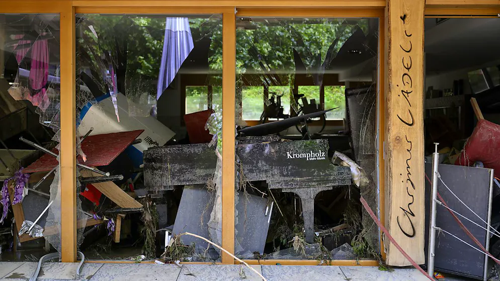 Gemeinde Schangnau BE sucht nach Unwetter Helfer und Geld - Gallery. Blick ins Innere des Hotels Kemmeribodenbad am Dienstagnachmittag.