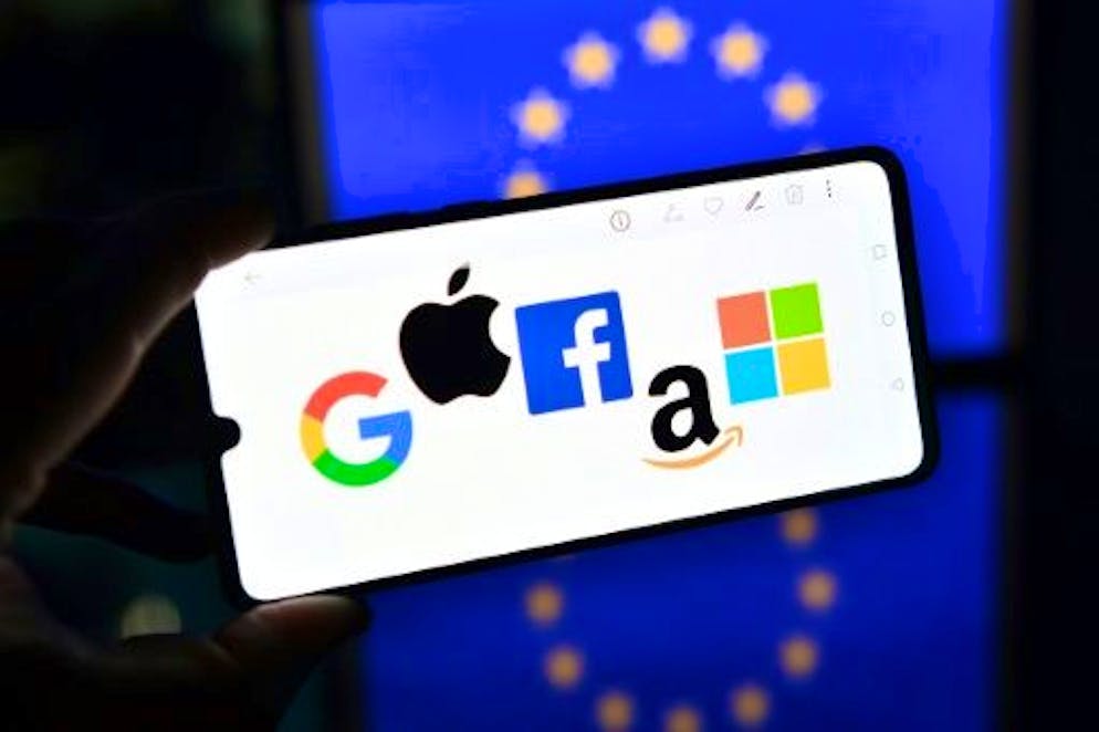 Les logos de Google, Apple, Facebook, Amazon et Microsoft