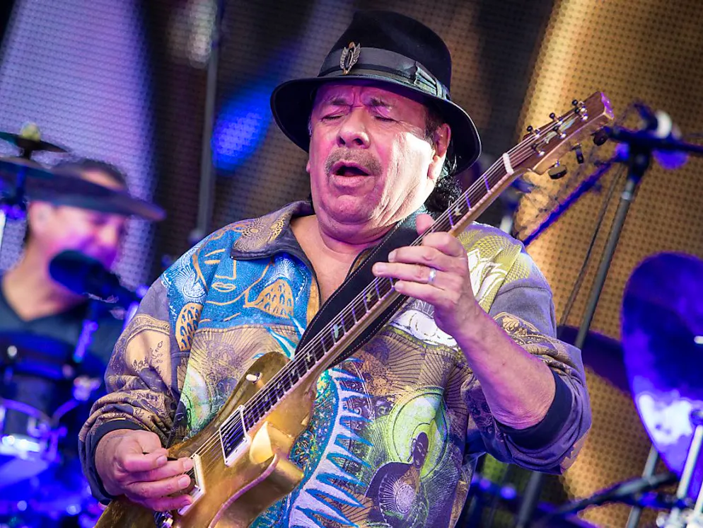 Die Hitze und ihre Folgen machen auch vor Stars nicht Halt: Carlos Santana ist bei einem Konzert in den USA zusammengebrochen.