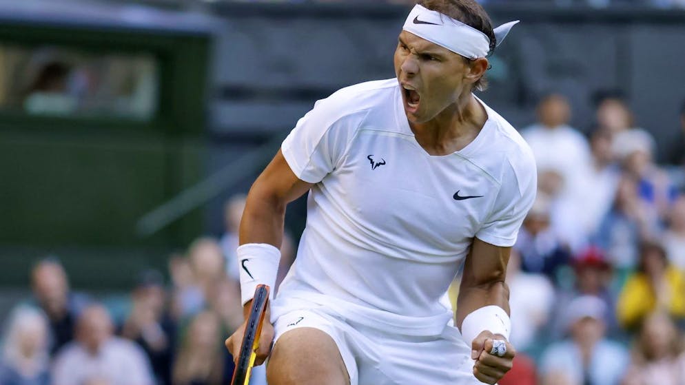 epa10052393 Rafael Nadal of Spain reacts during the 4th round match against Botic Van De Zandschulp of the Netherlands at the Wimbledon Championships, in Wimbledon, Britain, 04 July 2022. EPA/TOLGA AKMEN EDITORIAL USE ONLY