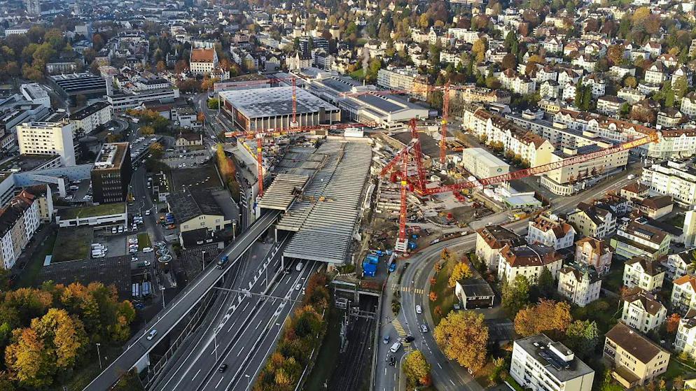 Ähnlich wie die Stadtautobahn bei der Olma sollten die Gleisanlagen in St. Fiden mit einem Betondeckel überdacht werden. Nun kann das Projekt aber nur teilweise realisiert werden. (Archivbild)