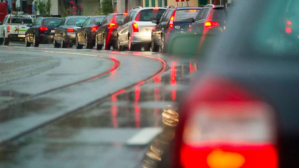 Die Stadt Bern will verhindern, dass das städtische Verkehrsnetz kollabiert. (Archivbild)