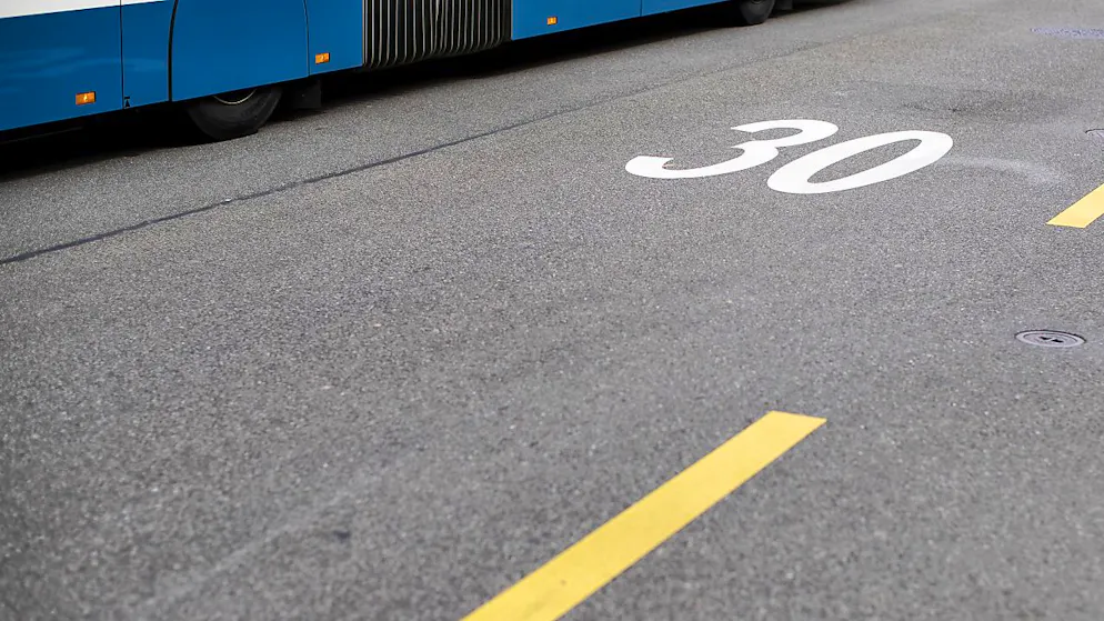 Damit das Tram Affoltern sich nicht an Tempo 30 halten muss, bekommt es auf einigen Abschnitten einen "unabhängigen Bahnkörper". (Symbolbild)
