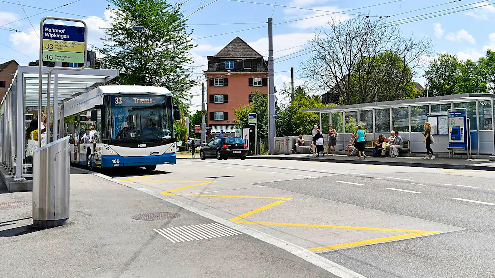 Die Haltestelle Bahnhof Wipkingen: Nach einer Billettkontrolle kam es hier zu einer Auseinandersetzung zwischen einem Passagier und VBZ-Kontrolleuren. (Archivbild)