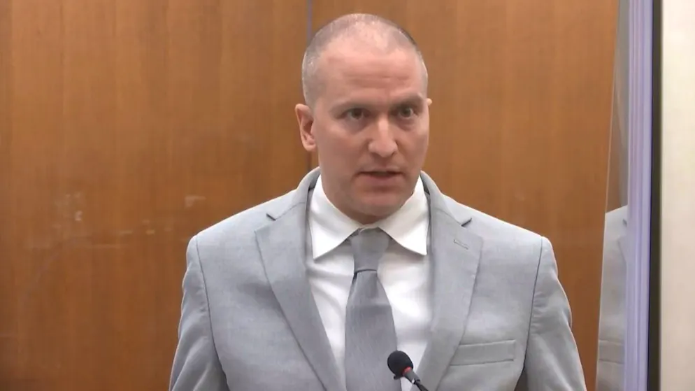 ARCHIV - SCREENSHOT - Der ehemalige Polizist Derek Chauvin sitzt im Gerichtssaal vor der Verkündung des Strafmaßes im Prozess. Foto: Uncredited/Pool Court TV/AP/dpa - ACHTUNG: Nur zur redaktionellen Verwendung im Zusammenhang mit der aktuellen Berichterstattung und nur mit vollständiger Nennung des vorstehenden Credits