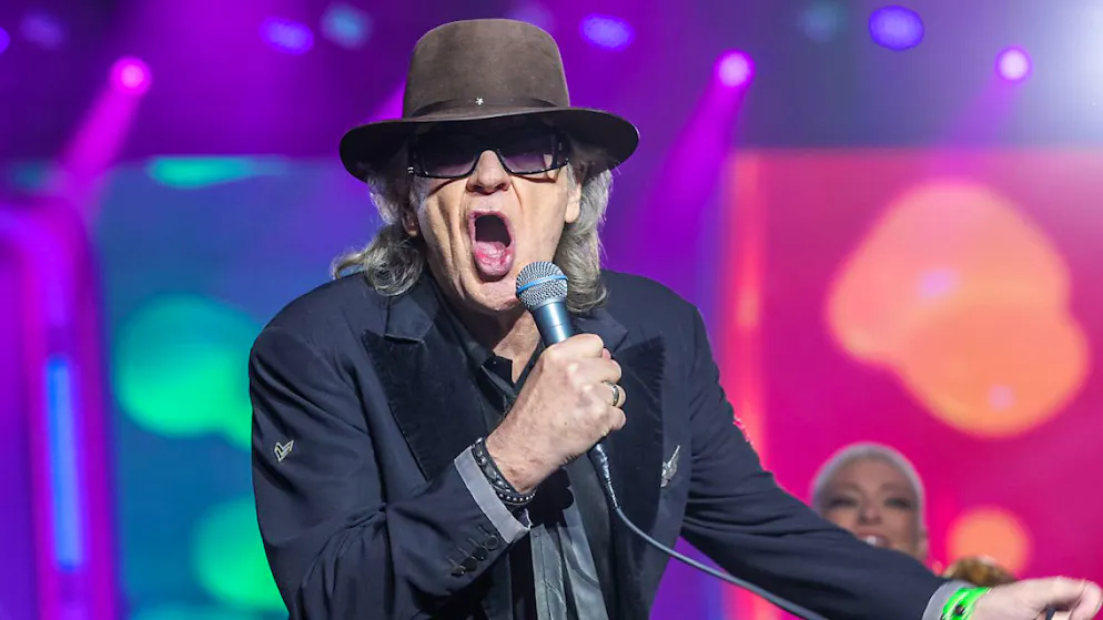 ARCHIV - Udo Lindenberg singt beim ersten Konzert der neuen Tournee «Udopium Live 2022» in der Sport- und Kongresshalle. Foto: Jens Büttner/dpa