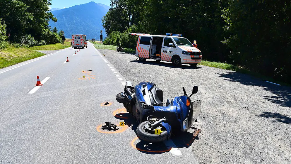 Bei einer Kollision am Montagnachmittag in Chur zwischen zwei Töffs sind drei Personen verletzt worden.