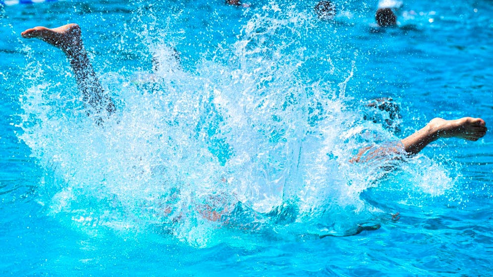 Verregneter Mai. Das schlechte Wetter vermiest Schweizer Badis den Saisonstart