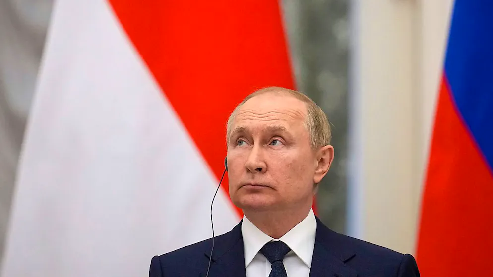 Kurz nach Kriegsbeginn hatte Russlands Präsident Putin die Atomwaffen seines Landes in erhöhte Alarmbereitschaft versetzen lassen. Foto: Alexander Zemlianichenko/Pool AP/dpa
