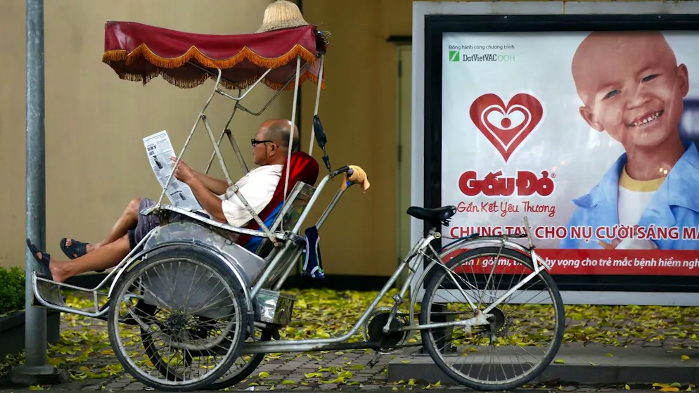 Warten auf Kundschaft gehört zum Geschäft. Dank der gelockerten Corona-Massnahmen dürfen die «Cyclos» wenigstens wieder Passagiere befördern.