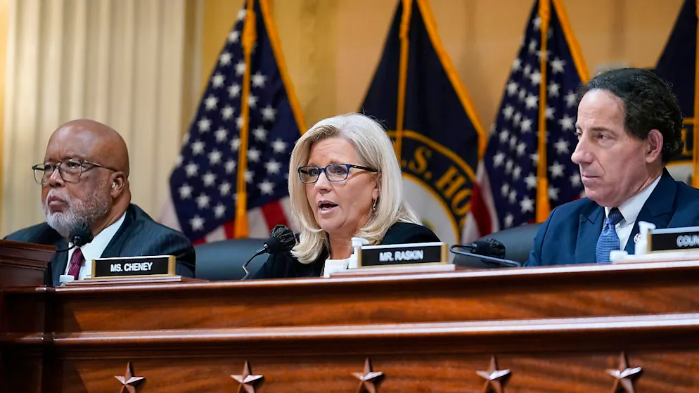 Liz Cheney (M), Mitglied des US-Repräsentantenhauses, spricht während einer Anhörung des Sonderausschusses zum Angriff auf das Kapitol am 6. Januar 2021. Foto: J. Scott Applewhite/AP/dpa