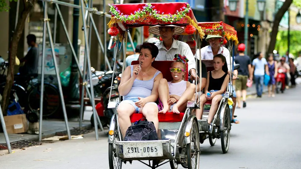 Die Velorikschas in Hanoi sind bei Reisenden beliebt. Trotzdem sinkt ihre Zahl beständigt. 
