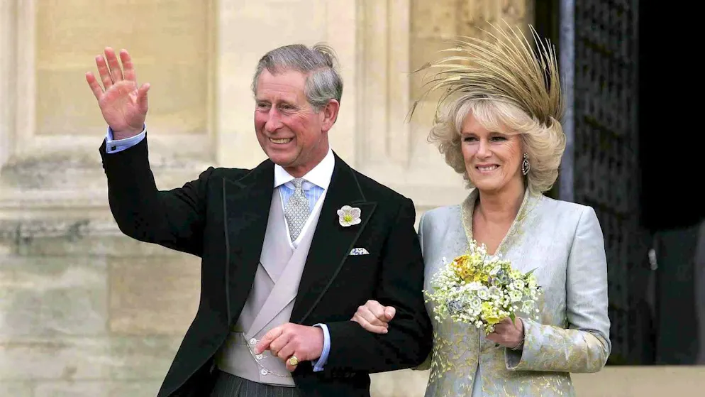 Camilla und Charles: Das Geheimnis ihrer langjährigen Liebesbeziehung. Königin Camilla und König Charles heirateten am 8. April 2005. Ihre Liebesgeschichte dauert aber schon viel länger.
