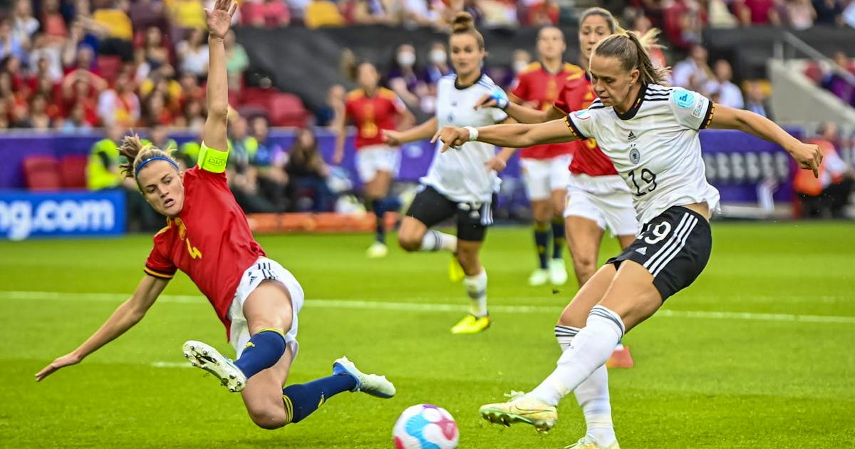 Fußball-Europameisterschaft.  Mit einem 2:0-Sieg über Spanien sicherte sich Deutschland das Viertelfinal-Ticket.