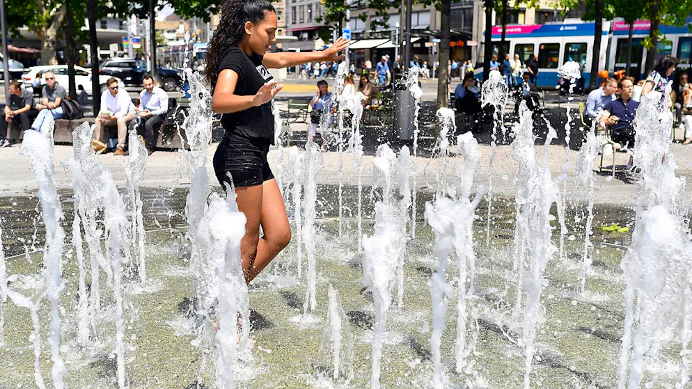 Der Stadtrat lehnt die Volksinitiative "Stadtgrün" ab, findet aber Massnahmen zur Hitzeminderung sinnvoll und beantragt dafür 83 Millionen Franken. (Symbolbild)