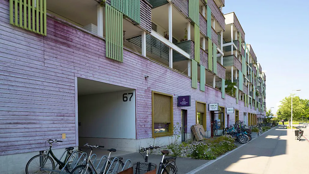 Die Leerwohnungsziffer in Winterthur hat den tiefsten Stand seit acht Jahren erreicht: im Bild das Mehrgenerationenhaus "Giesserei" in Hegi. (Archivbild)