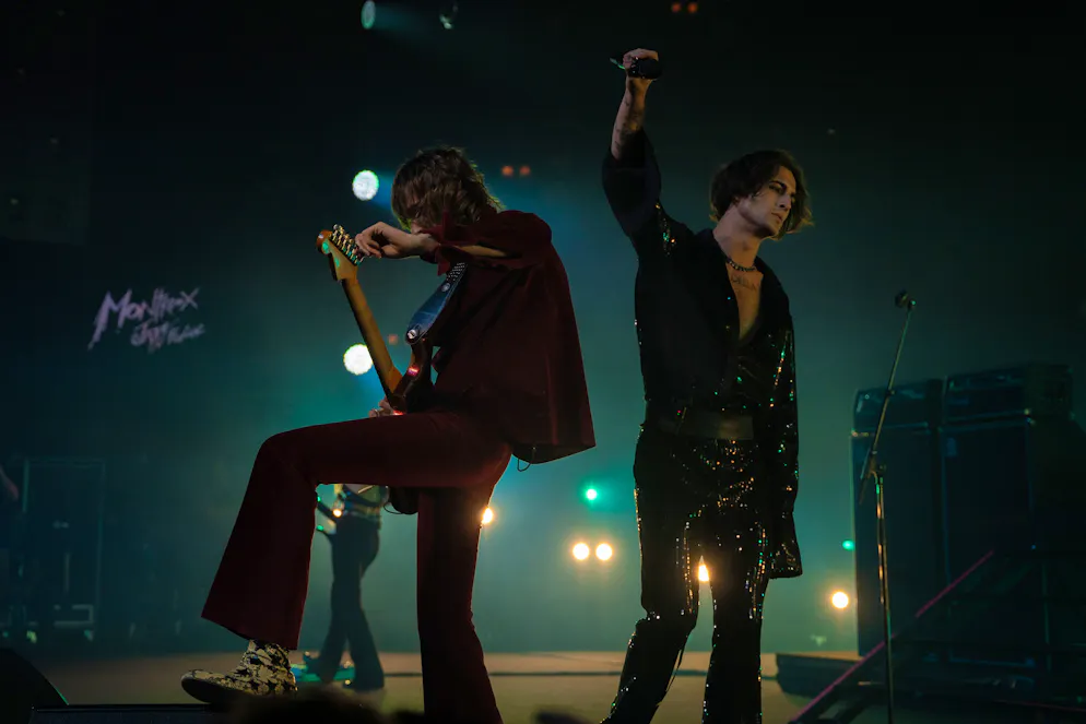 Maneskin rocken Montreux: «Ein Mensch wie Damiano ist definitiv ein Rockstar». Hinter ihren geschminkten Augen und ihren coolen Kklamotten verbergen sich vier talentierte Musiker"innen und ...