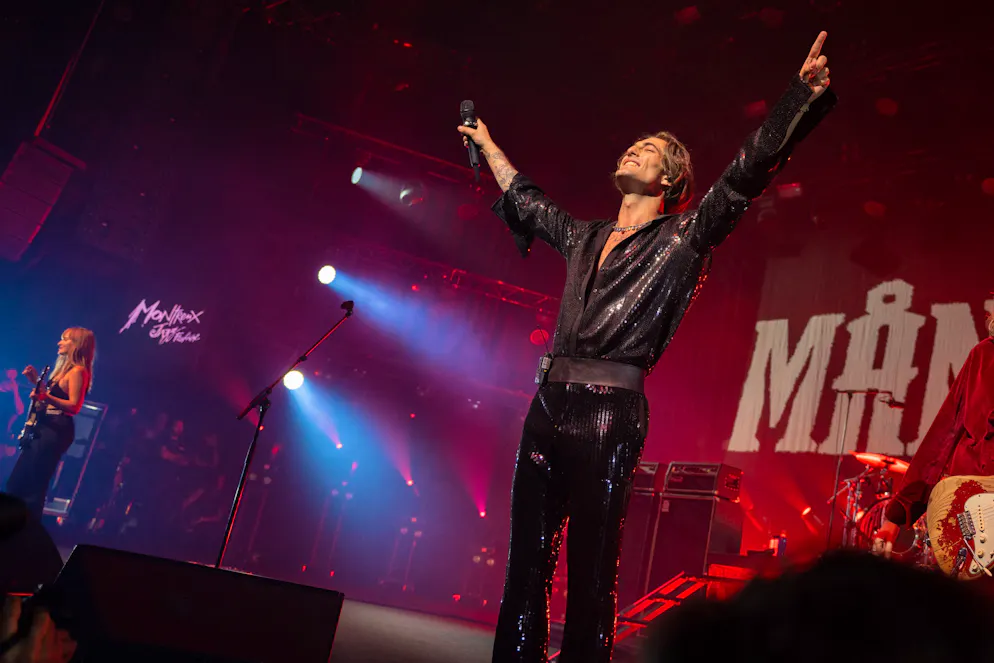 Maneskin rocken Montreux: «Ein Mensch wie Damiano ist definitiv ein Rockstar». Damiano David, Thomas Raggi, Victoria De Angelis und Ethan Torchio begeisterten das ...