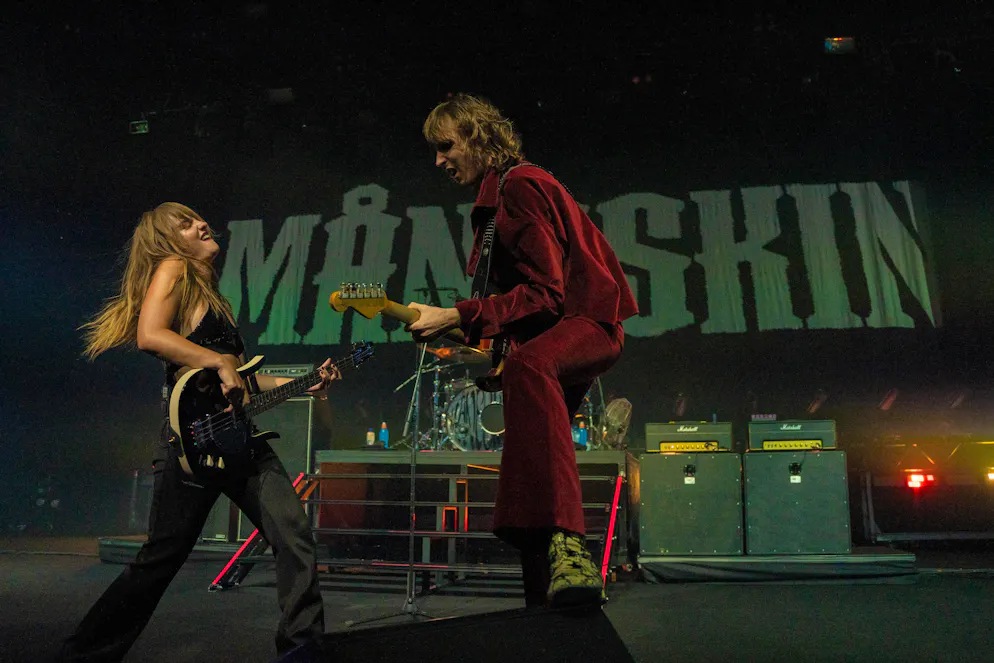 Maneskin rocken Montreux: «Ein Mensch wie Damiano ist definitiv ein Rockstar». ... vier ultra-charismatische Performer*innen, die bei jedem Gitarrenakkord ihr Bestes geben.